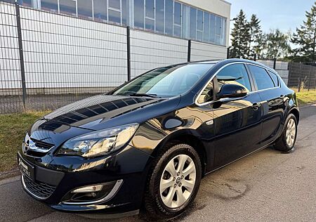 Opel Astra Exklusiv/AHK/PDC/SZHZG/SCHECKH/ALLWETTER