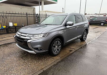 Mitsubishi Outlander Plus 2WD,navi,Klima ,7 Sitzer ,euro6