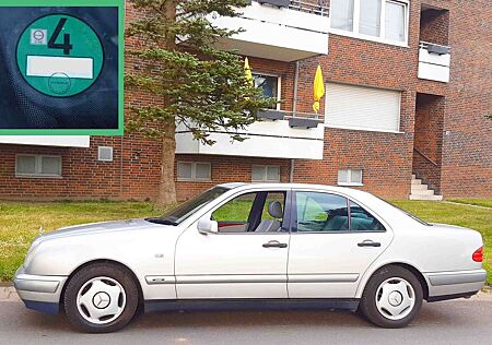 Mercedes-Benz E 220 AUTOMATIK Schiebed. AHK m, Niveau! e klapp Spiegel
