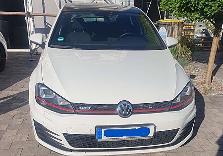 VW Golf GTI Volkswagen BlueMotion Technology DSG