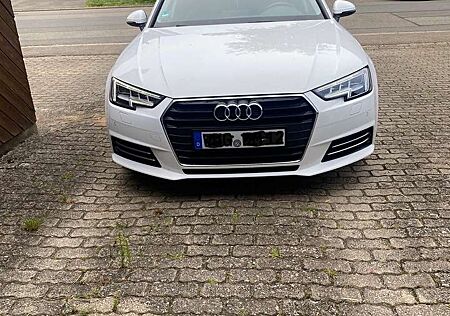 Audi A4 Avant 35 TDI S tronic design.Martix,Pano,Kam,