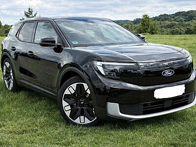 Ford Explorer Premium RWD