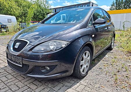 Seat Altea Stylance Edition *AHK* ! PDC TÜV 02/27
