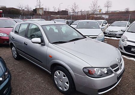 Nissan Almera 1. Hand // TÜV NEU