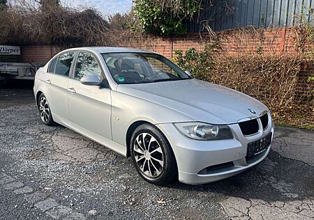 BMW 318 i E90 Klimaautm. PDC Navi TÜV 12-2027