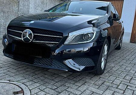 Mercedes-Benz A 180 (BlueEFFICIENCY) 7G-DCT
