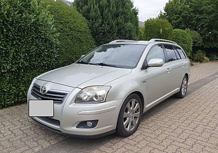 Toyota Avensis gebraucht kaufen Toyota Avensis 2.2 D-CAT Combi Executive AHK