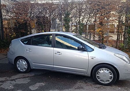 Toyota Prius (Hybrid)