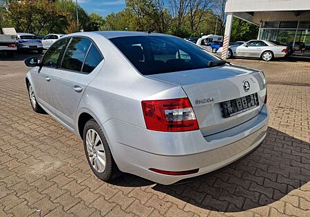 Skoda Octavia Lim. 2,0TDI Drive/1.Hd/Navi/SHZ/Klima/..