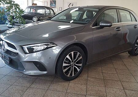 Mercedes-Benz A 250 gebraucht kaufen Mercedes-Benz A 250 A -Klasse e ! Neuwertig nur 5917 km !