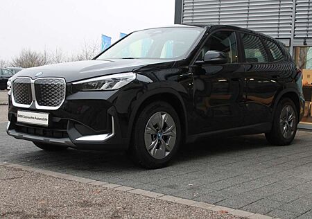 BMW iX1 xDrive30 Navi LED AHK Kamera SH DrivAssistan