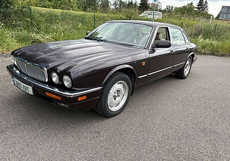 Jaguar XJ8 Limousine 4,0 Automatik Leder Klima