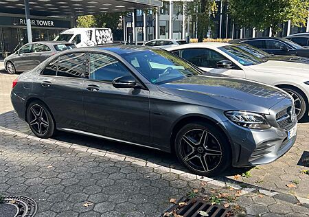 Mercedes-Benz C 300 e 9G-TRONIC AMG Line