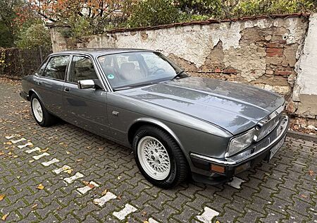Jaguar XJ40 sovereign