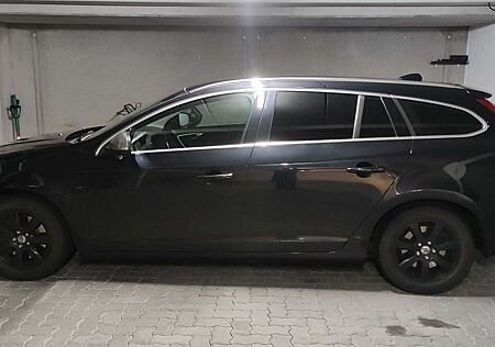 Volvo V60 D5 AWD Geartronic RDesign