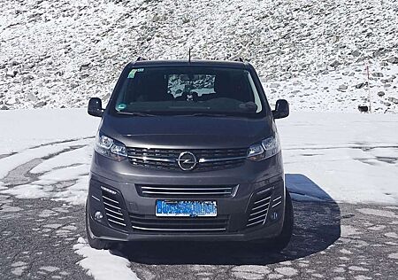 Opel Vivaro Zafira ist wie Spacetourer Proace Traveller