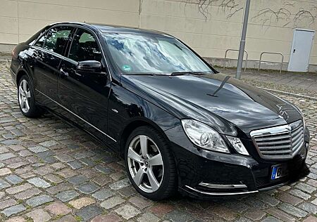 Mercedes-Benz 220