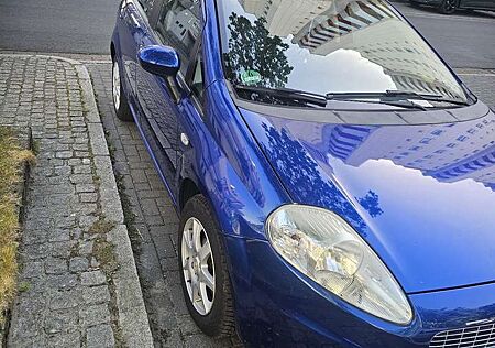 Fiat Grande Punto 1.4 8V Dynamic / TÜV NEU BIS 03.2027 / 2.HAND