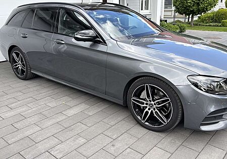 Mercedes-Benz E 300 d T 9G-TRONIC AMG /PANO/360 G/NIGHT PAKET/WIDE SCR
