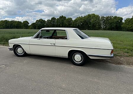 Mercedes-Benz C 250 250 CE W114 /8 Coupé