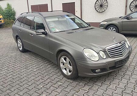 Mercedes-Benz E 220 T CDI ex Taxi grau foliert