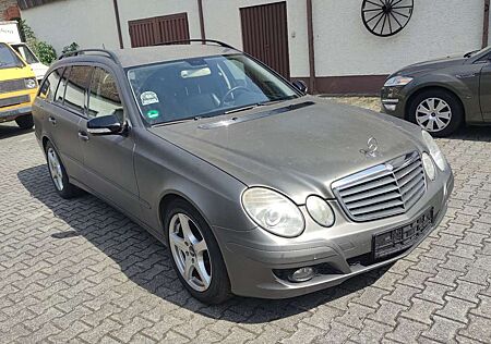 Mercedes-Benz E 220 T CDI ex Taxi grau foliert