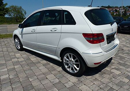 Mercedes-Benz B 180 Panoramadach Neuer Service Automatik Sitzh