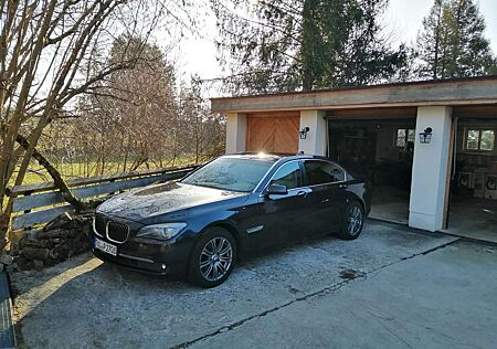 BMW 750i 750