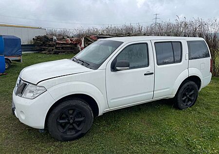 Nissan Pathfinder 2.5 dCi DPF SE 4WD