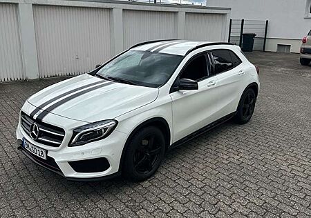 Mercedes-Benz GLA 200 1 Hand, Scheckheft gepflegt,AMG Paket