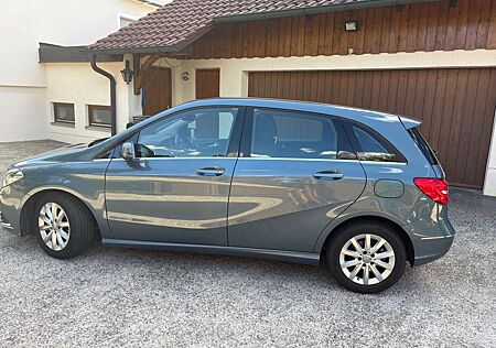 Mercedes-Benz B 180 (BlueEFFICIENCY) 7G-DCT
