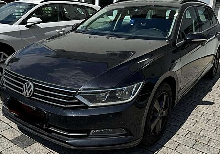 VW Passat Variant Volkswagen Comfortline 1.6 TDI Massage Navigation