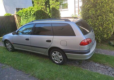 Toyota Avensis 1.8 Combi linea terra