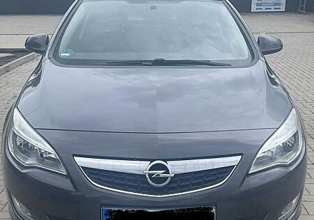 Opel Astra AHK Temp 140PS 1.4 Turbo Limo 150Jahre