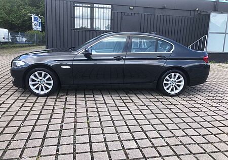 BMW 523 i Leder Schiebedach Navi 2 Hand Scheckheft