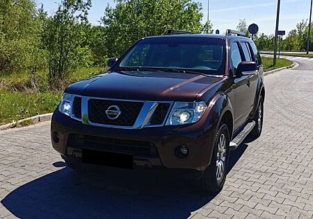 Nissan Pathfinder Pathfinder 2.5 dCi Aut. LE