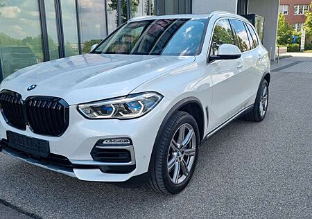 BMW X5 xD 40d xLine Luft Integral Laser Pano AHK H/K