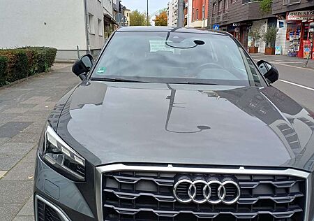 Audi Q2 30 TFSI S tronic design