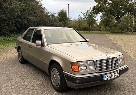 Mercedes-Benz E 230 W 124