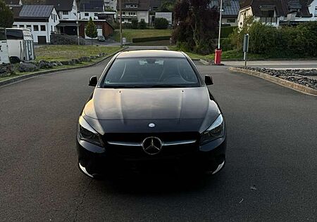 Mercedes-Benz CLA 200 7G-DCT Urban