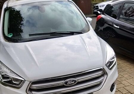 Ford Kuga 1.5 EcoBoost 2x4 Titanium