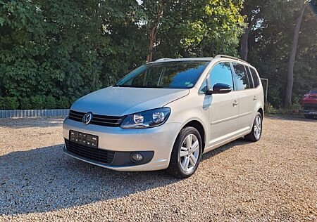 VW Touran Volkswagen Match 7 Sitze*Pano*LMF*Navi*Temp*PDC*TÜV*