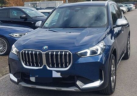 BMW X1 sDrive18i Aut. AHK, RFK, Driving Ass., LED