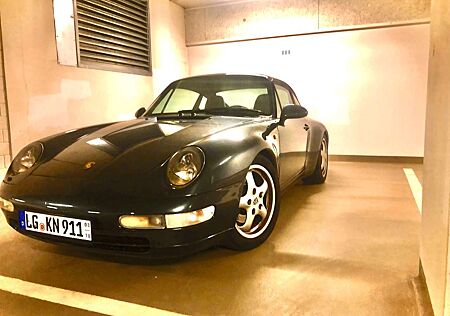 Oldtimer Porsche 911 Carrera 2 / 993