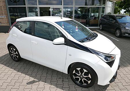 Toyota Aygo x-play Team D KAMERA*KLIMA