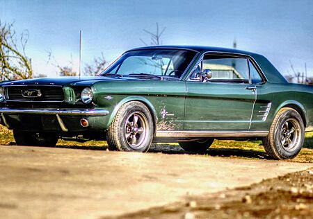 Ford Mustang Sport / muscle car/ Oldtimer