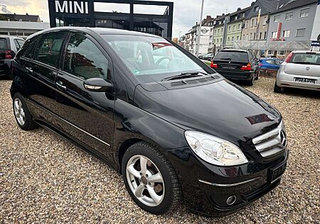 Mercedes-Benz B 200 PDC/ NAVI / Leder/ Sitzheizung