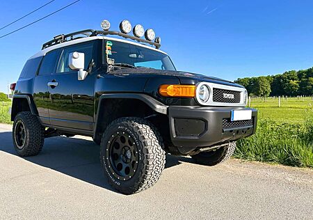 Toyota Land Cruiser FJ Cruiser 4 Liter V6 24 Ventile Allrad