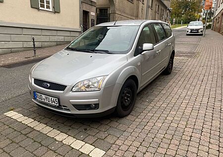 Ford Focus Turnier 1.6 16V Ghia