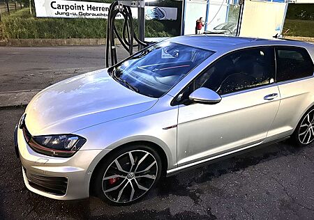 VW Golf GTI Volkswagen Performance DSG - Scheckheft gepflegt